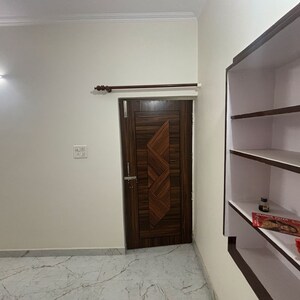 Furnished Amenities in 5 BHK Apartment at Vikas Puri – for Sale