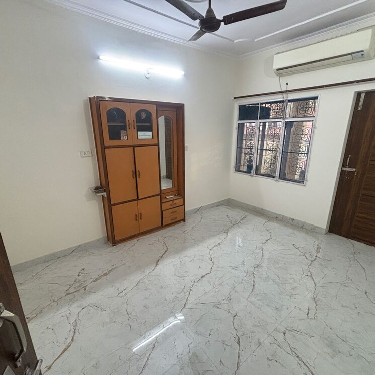 Room, vikas puri 5 Bedroom 1800 Sq.Ft. Apartment In Vikas Puri Delhi 9924620