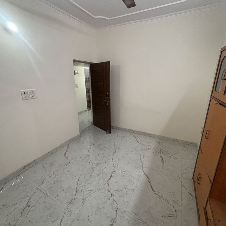 Room, vikas puri 5 Bedroom 1800 Sq.Ft. Apartment In Vikas Puri Delhi 9924620
