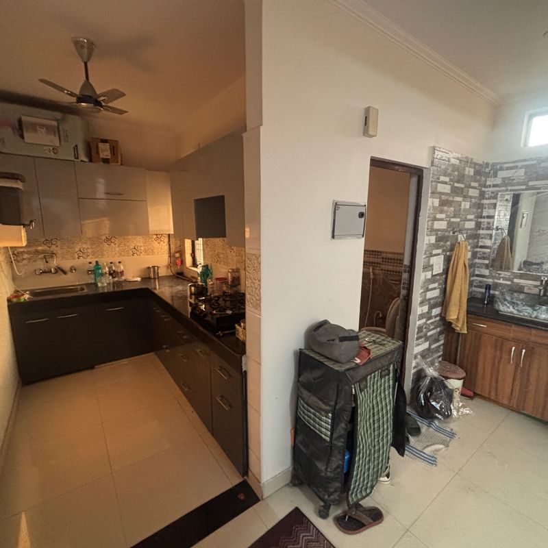 5 BHK + Extra Room Apartment For Sale in Vikas Puri