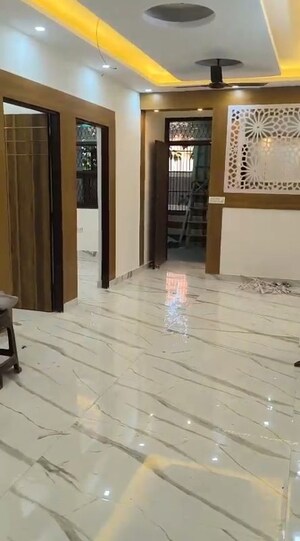 Parking in 2 BHK Builder Floor at Shalimar Garden Extension ii – for Sale