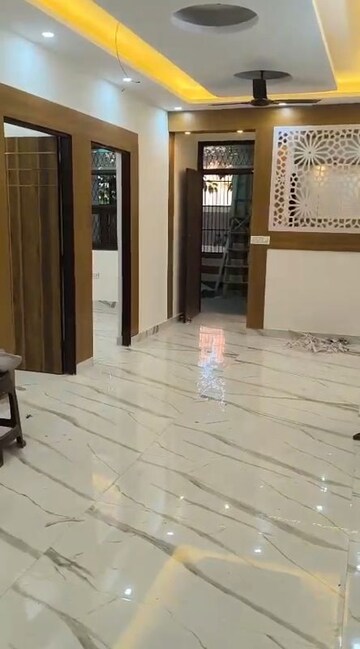 Parking in 2 BHK Builder Floor at Shalimar Garden Extension ii – for Sale