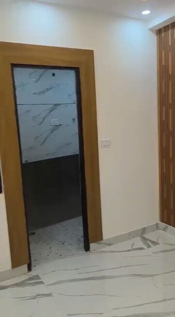 Room in 2 BHK Builder Floor at Shalimar Garden Extension ii – for Sale