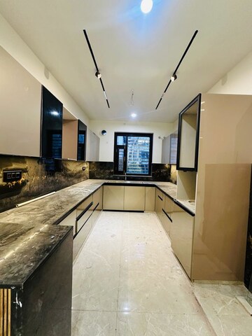 Building Lobby in 3 BHK Builder Floor at BPTP District, Sector 81 – for Rent