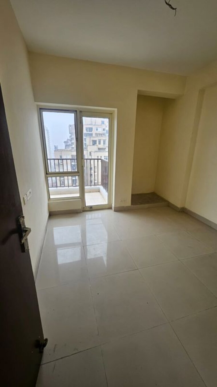 Room, sector 63a 2 Bedroom 1200 Sq.Ft. Apartment In Sector 63a Noida 9924647