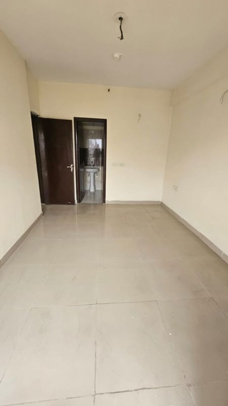 Room, sector 63a 2 Bedroom 1200 Sq.Ft. Apartment In Sector 63a Noida 9924647