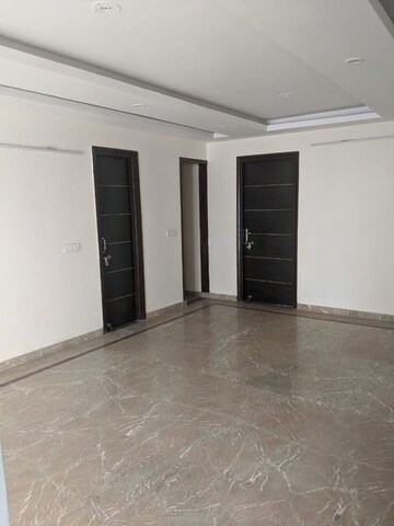 Room in 2.5 BHK Apartment at Smart World 79, Sector 79 – for Sale