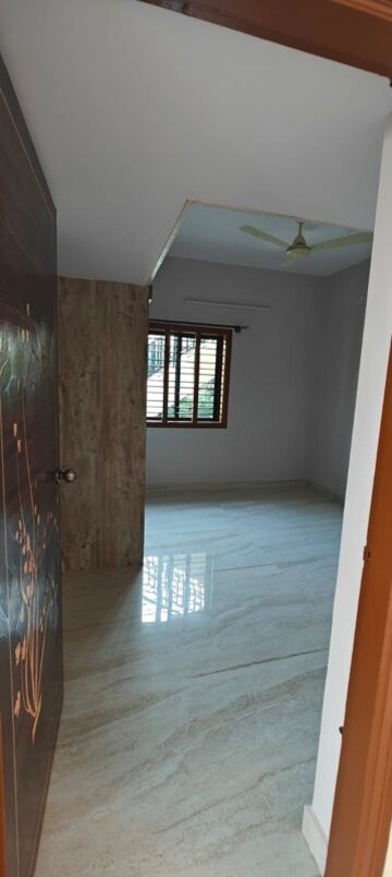 Room in 2 BHK Independent House at Thanisandra – for Rent