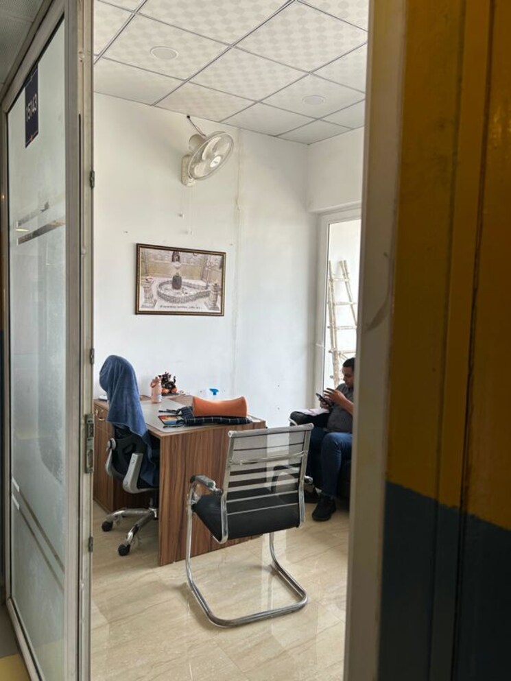 Team Area, gaur-city-center Commercial Shop 200 Sq.Ft. In Sector 4 Greater Noida Greater Noida 9924727