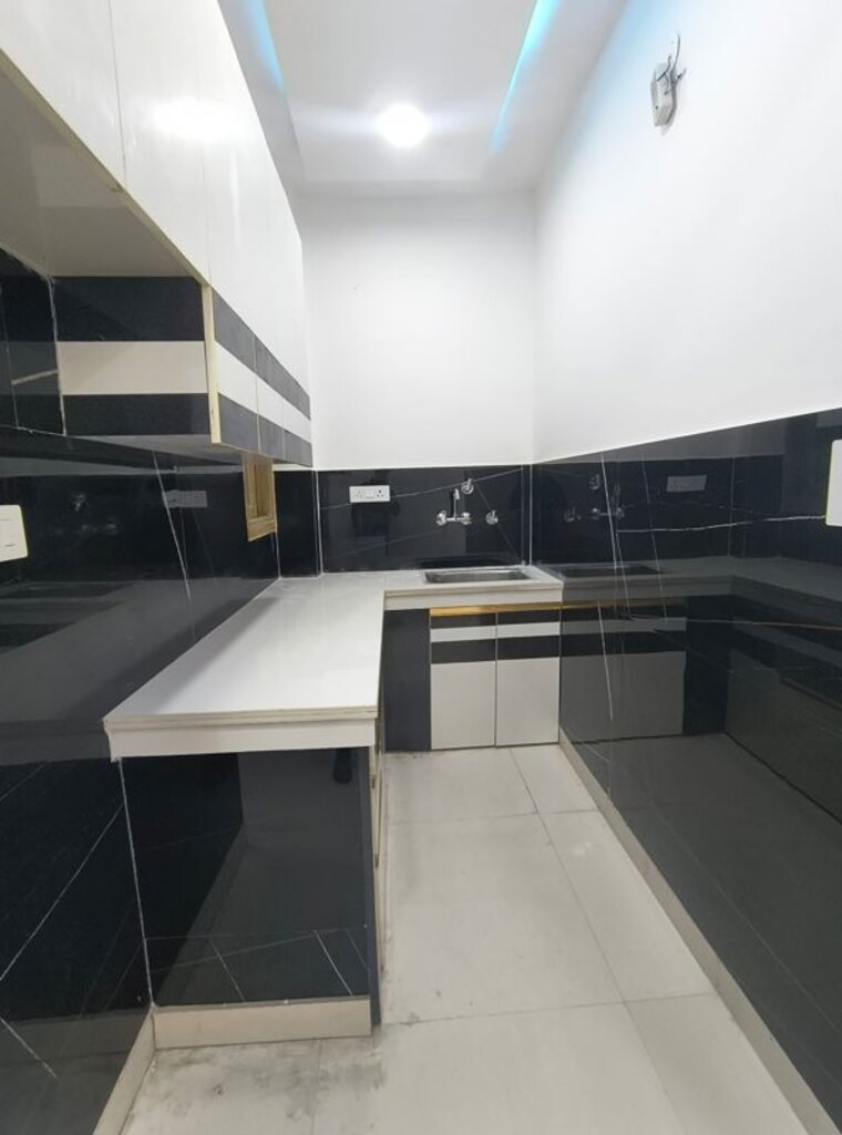 Kitchen, govindpuri 3 Bedroom 900 Sq.Ft. Builder Floor In Govindpuri Delhi 9924746