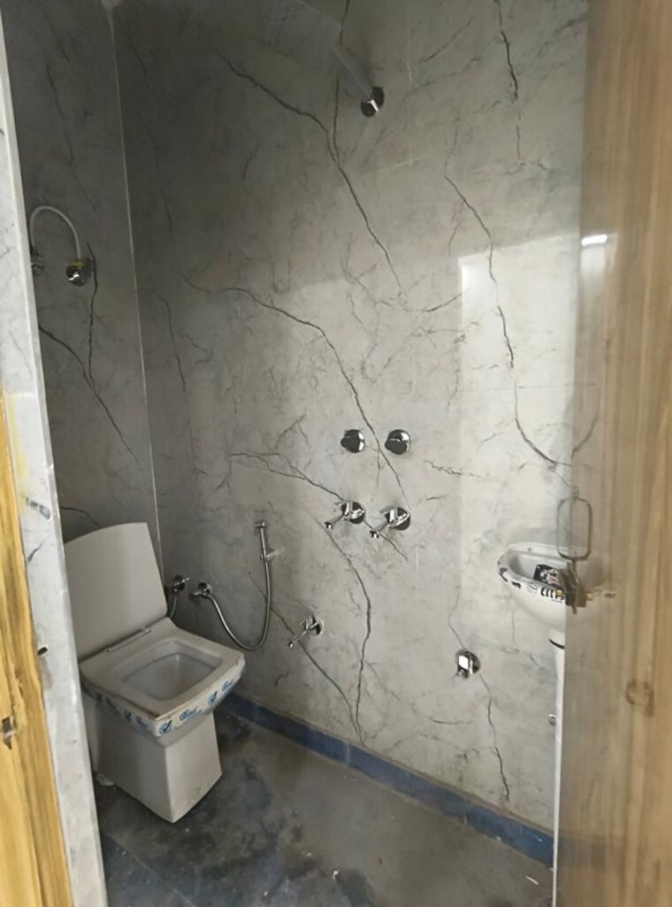 Bathroom, govindpuri 3 Bedroom 900 Sq.Ft. Builder Floor In Govindpuri Delhi 9924746