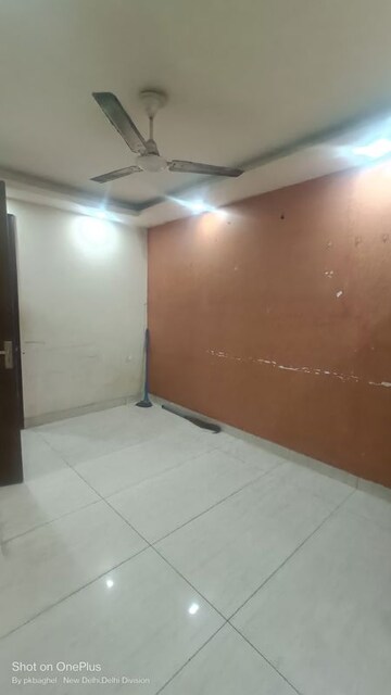 Room in 2 BHK Builder Floor at Govindpuri – for Rent