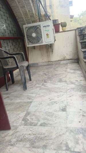 Parking in 2 BHK Builder Floor at Chittaranjan Park – for Rent