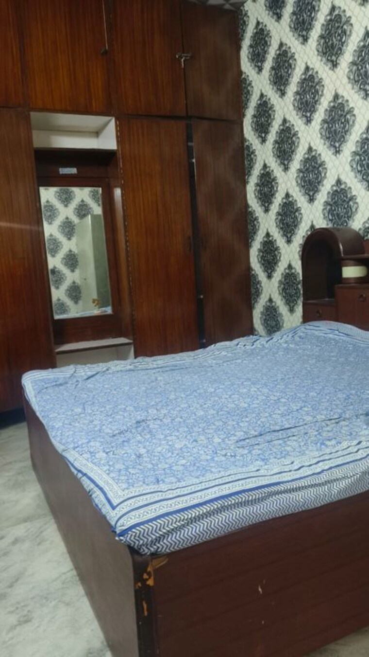 Bedroom, chittaranjan park 2 Bedroom 125 Sq.Yd. Builder Floor In Chittaranjan Park Delhi 9924794