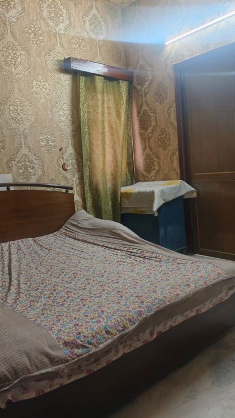 Bedroom, chittaranjan park 2 Bedroom 125 Sq.Yd. Builder Floor In Chittaranjan Park Delhi 9924794