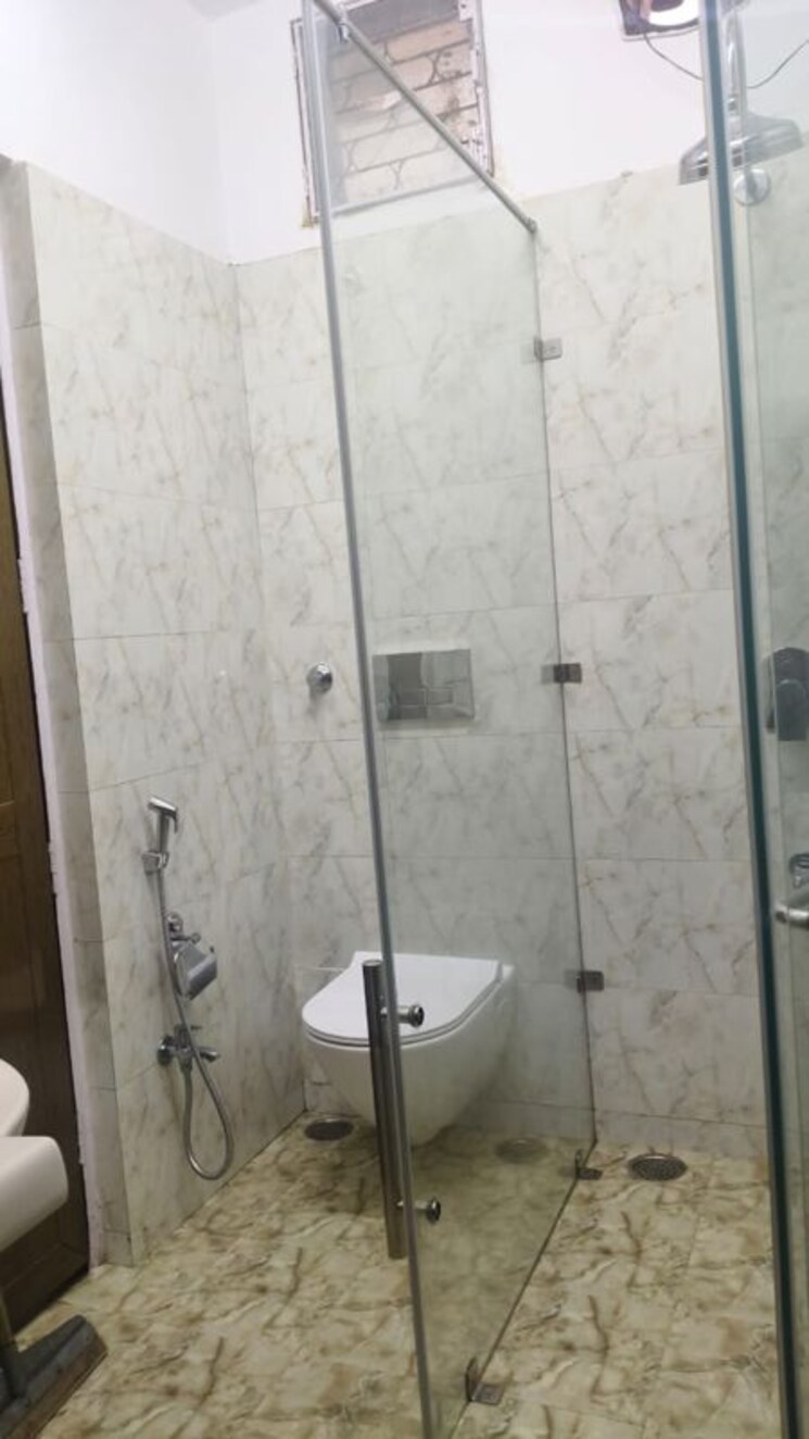 Bathroom, chittaranjan park 2 Bedroom 125 Sq.Yd. Builder Floor In Chittaranjan Park Delhi 9924794