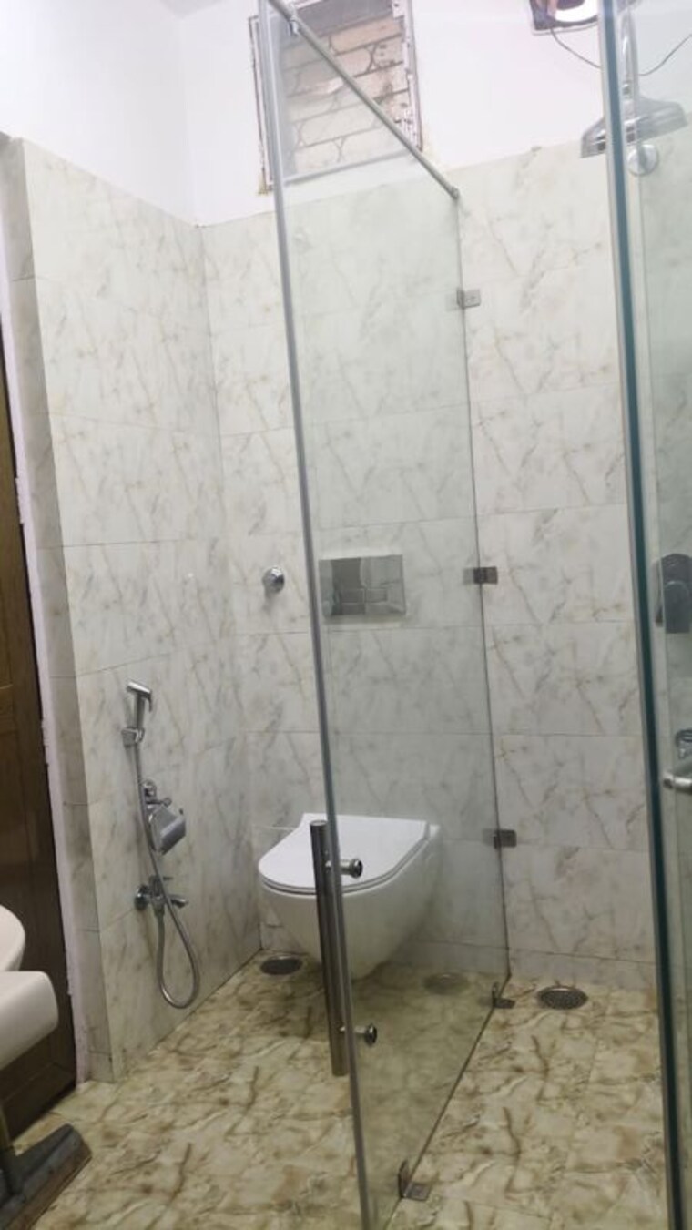 Bathroom, chittaranjan park 2 Bedroom 125 Sq.Yd. Builder Floor In Chittaranjan Park Delhi 9924794