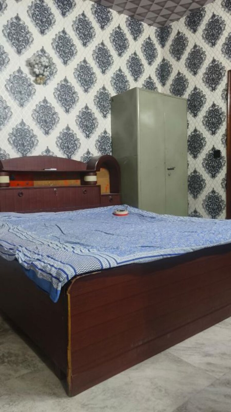 Bedroom, chittaranjan park 2 Bedroom 125 Sq.Yd. Builder Floor In Chittaranjan Park Delhi 9924794