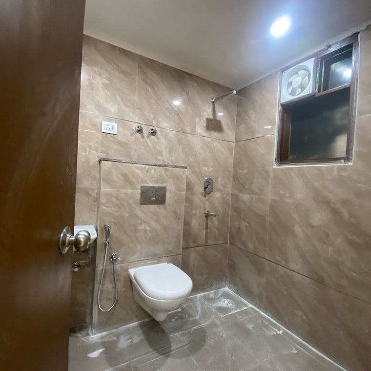 Bathroom, chattarpur 3 Bedroom 1200 Sq.Ft. Builder Floor In Chattarpur Delhi 9924814