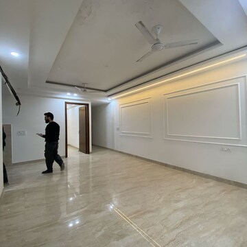 Room in 3 BHK Builder Floor at Chattarpur – for Rent