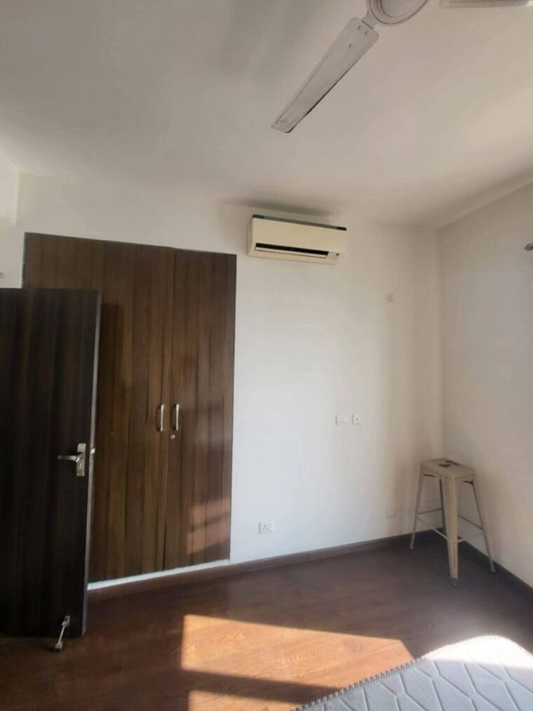 Room, saket 3 Bedroom 1500 Sq.Ft. Apartment In Saket Delhi 9773589