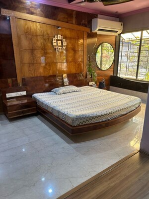 Bedroom in 3 BHK Apartment at Andheri East – for Rent