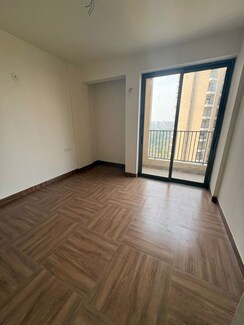 3.5 BHK + Servant Room Apartment For Rent in Omaxe R2
