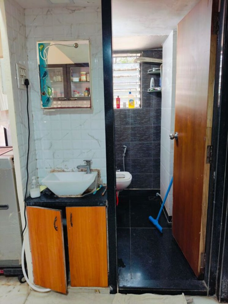 Bathroom, prabhadevi 2 Bedroom 800 Sq.Ft. Apartment In Prabhadevi Mumbai 9924835