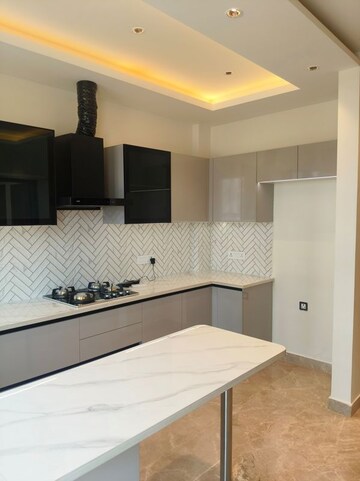 Kitchen in 3.5 BHK Builder Floor at Raj One Good Earth, Sector 71 – for Sale