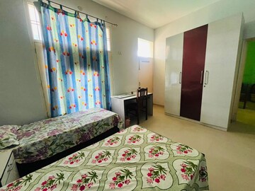 Bedroom in 1 BHK Builder Floor at Kriti CGHS, Sector 21c – for Rent