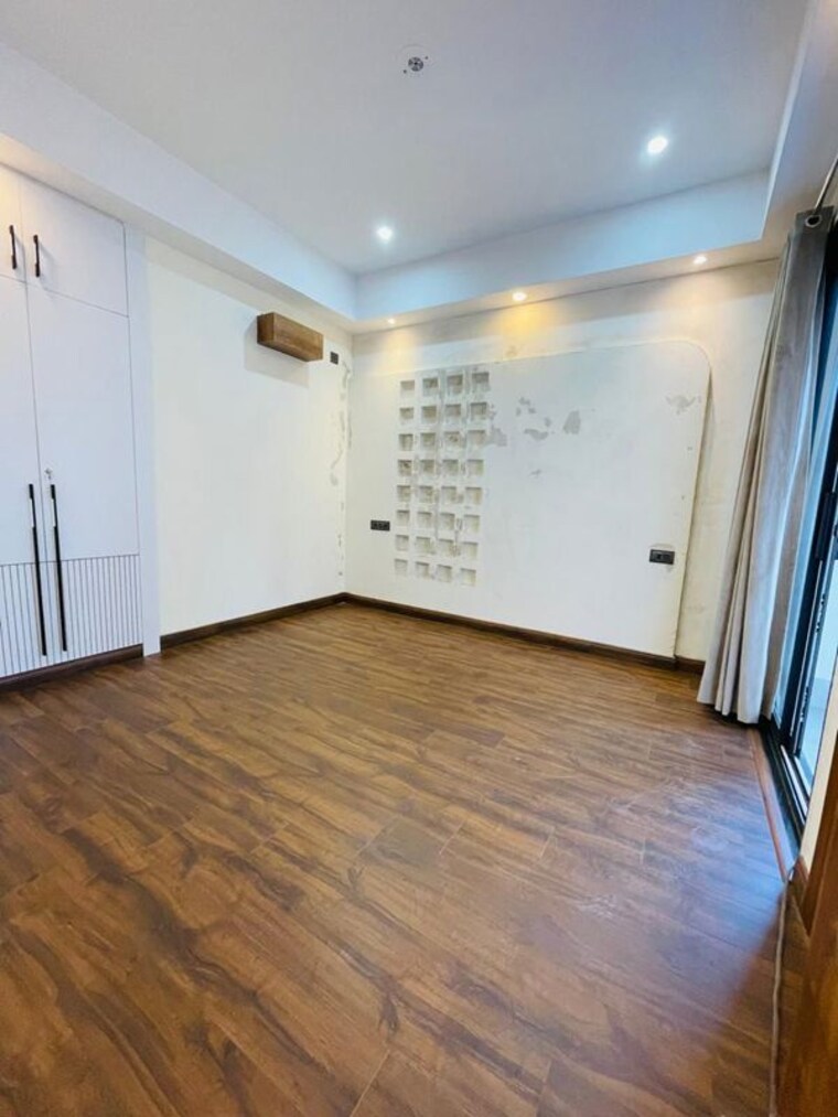 Room, bptp-floors 4 Bedroom 2550 Sq.Ft. Apartment In Sector 70 Gurgaon 9924865