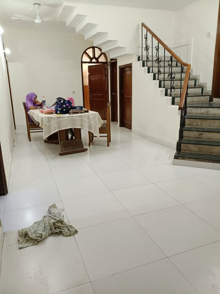 Living Room, maharani bagh 5 Bedroom 500 Sq.Yd. Independent House In Maharani Bagh Delhi 9924877