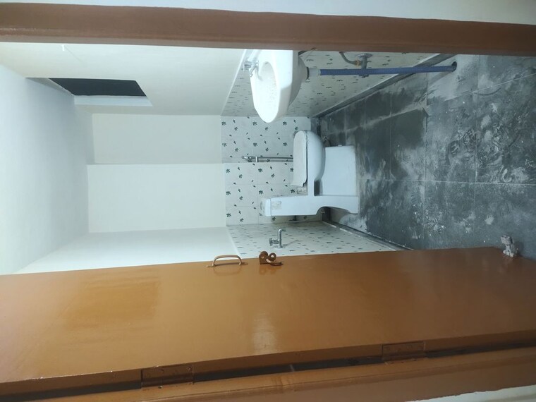 Bathroom, sector 7 1 Bedroom 70 Sq.Yd. Independent House In Sector 7 Gurgaon 9924899