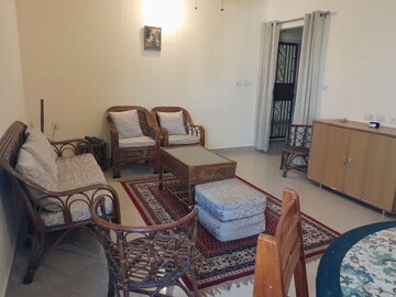 Living Room in 2 BHK Apartment at Alaknanda Apartment Gomti Nagar, Gomti Nagar – for Rent