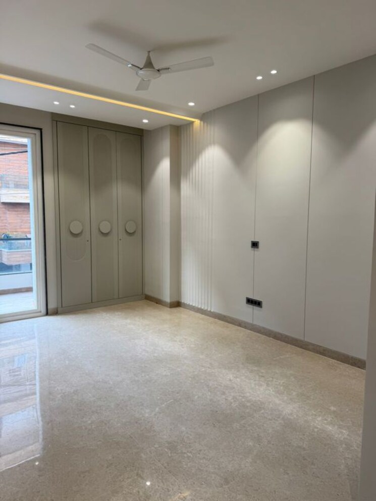 Room, greater kailash i 3 Bedroom 208 Sq.Yd. Builder Floor In Greater Kailash I Delhi 9924906