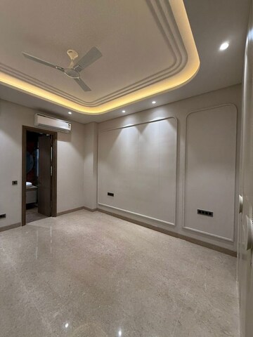 Room in 3 BHK Builder Floor at Greater Kailash I – for Rent