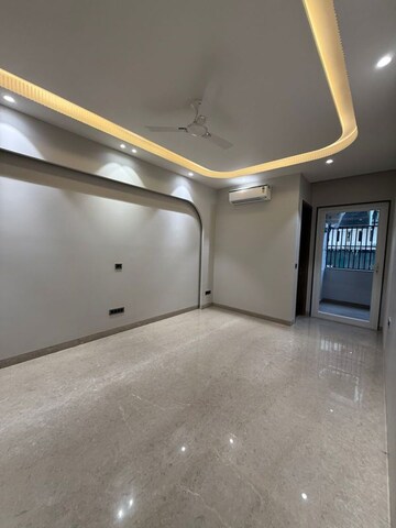 Room in 3 BHK Builder Floor at Greater Kailash I – for Rent