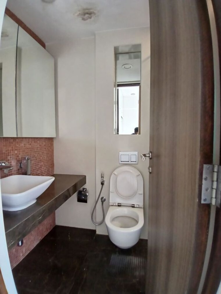 Bathroom, lodha-the-park 3 Bedroom 1452 Sq.Ft. Apartment In Worli Mumbai 9924685