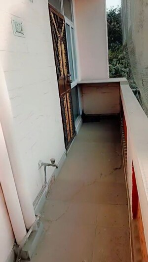 Furnished Amenities in 3 BHK Builder Floor at Dilshad Colony – for Sale