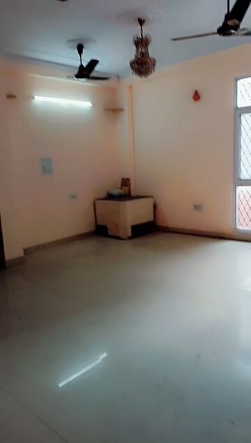 Room in 3 BHK Builder Floor at Dilshad Colony – for Sale