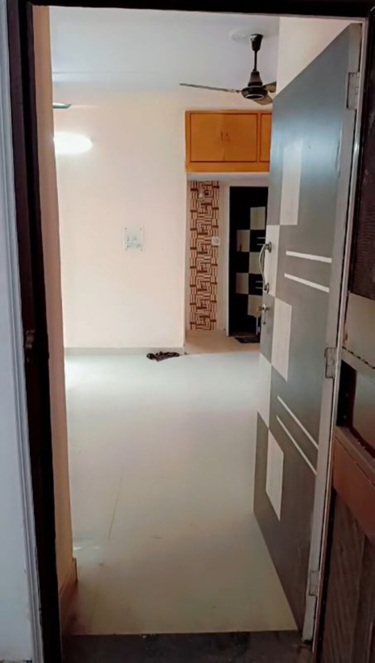 Room, dilshad colony 3 Bedroom 1200 Sq.Ft. Builder Floor In Dilshad Colony Delhi 9924898