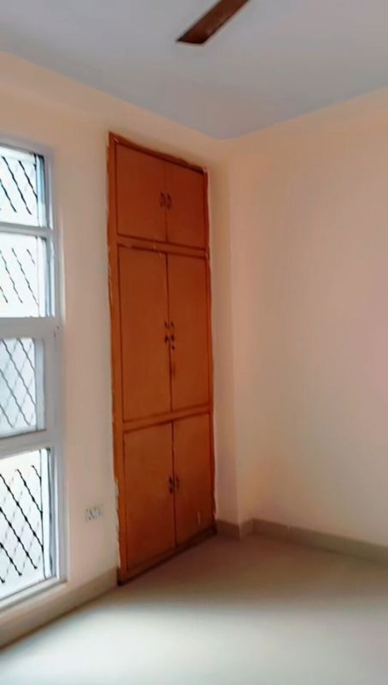 undefined, dilshad colony 3 Bedroom 1200 Sq.Ft. Builder Floor In Dilshad Colony Delhi 9924898