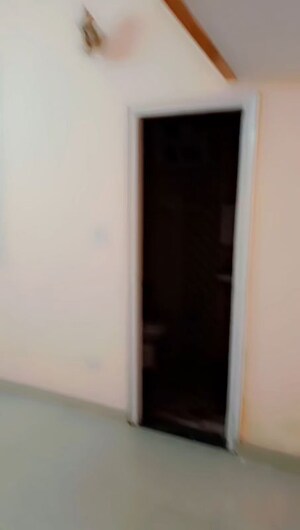 Furnished Amenities in 3 BHK Builder Floor at Dilshad Colony – for Sale