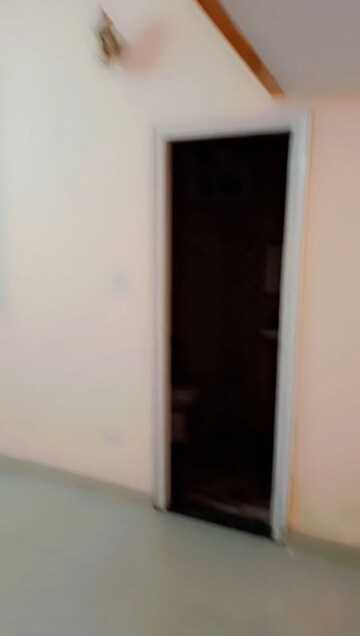 Furnished Amenities in 3 BHK Builder Floor at Dilshad Colony – for Sale