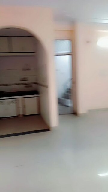 Furnished Amenities in 3 BHK Builder Floor at Dilshad Colony – for Sale