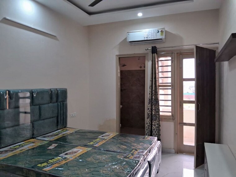 Room, sector 127 2 Bedroom 1000 Sq.Ft. Apartment In Sector 127 Mohali 9923220