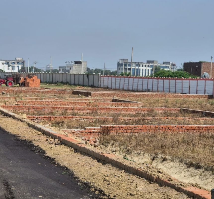Plot For Sale in F1 Enclave