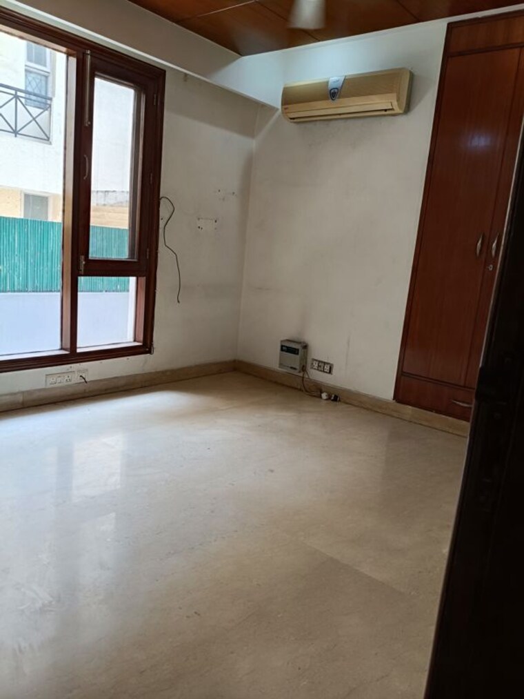 Room, friends colony 6 Bedroom 265 Sq.Yd. Independent House In Friends Colony Delhi 9924949