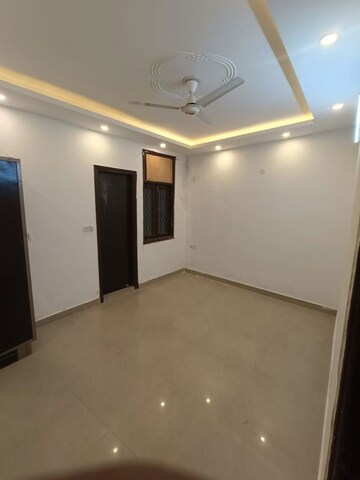 Room in 2 BHK Apartment at Saket – for Rent
