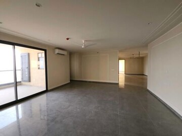 Room in 3.5 BHK Apartment at Sector 82 A – for Rent